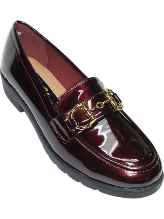 Oxfords Kunstleder in Bordeaux Farbe. Dekorative Goldschnalle.
