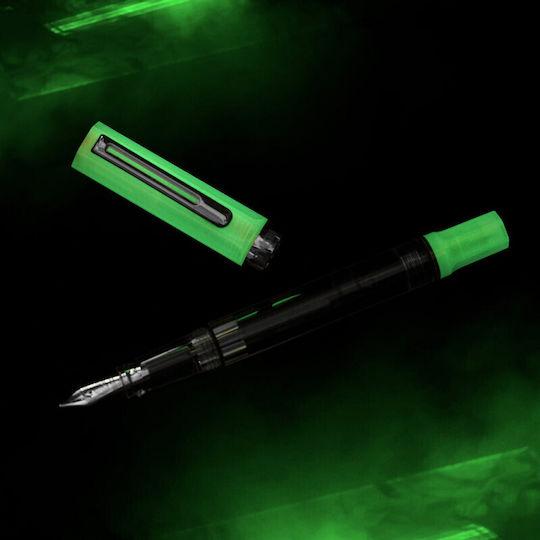 Twsbi Schreibfeder Fein Grün aus Plastik mit Rot Tinte