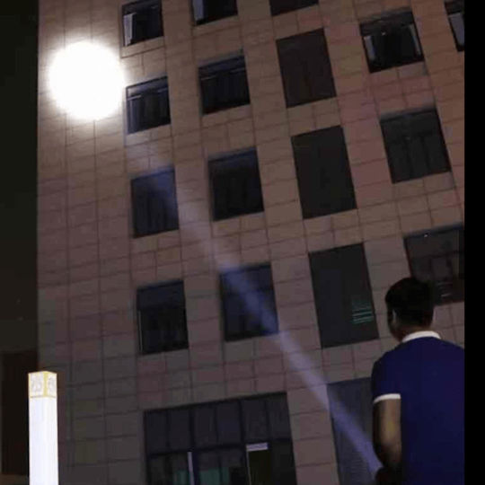 Rechargeable Handheld Spotlight LED with Maximum Brightness 800lm