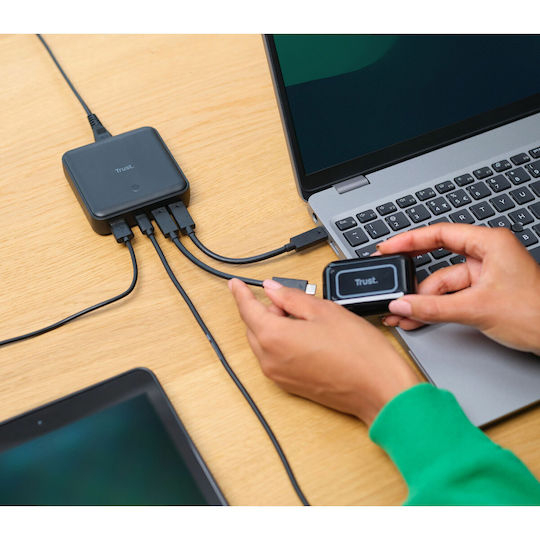 Trust Βάση Φόρτισης με Θύρα USB-A και 3 Θύρες USB-C 100W σε Μαύρο χρώμα (25242)