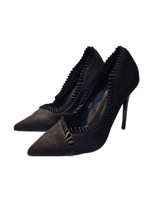 Women's suede pump with design