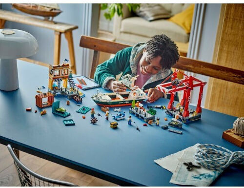 LEGO City Seaside Harbor With Cargo Ship για 8+ Ετών 1226τμχ