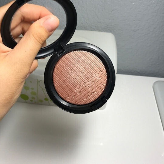 Pudră iluminatoare Mac Extra Dimension Skinfinish, nuanța Superb