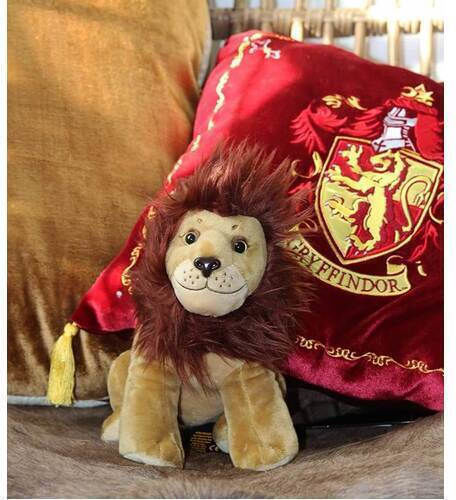 The Noble Collection Λούτρινο Harry Potter με Μαξιλάρι Μασκότ Gryffindor (Harry Potter) 25 εκ.