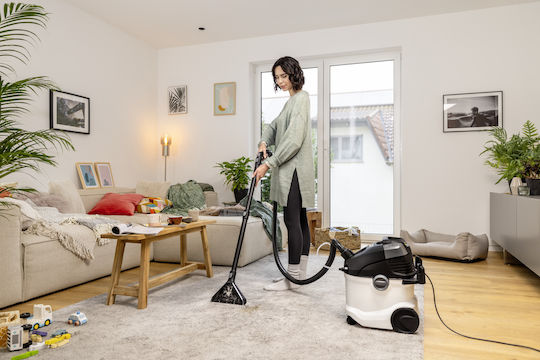 Karcher SE 5 Vacuum Wet / Dry 1000W with Plastic Bin 4lt
