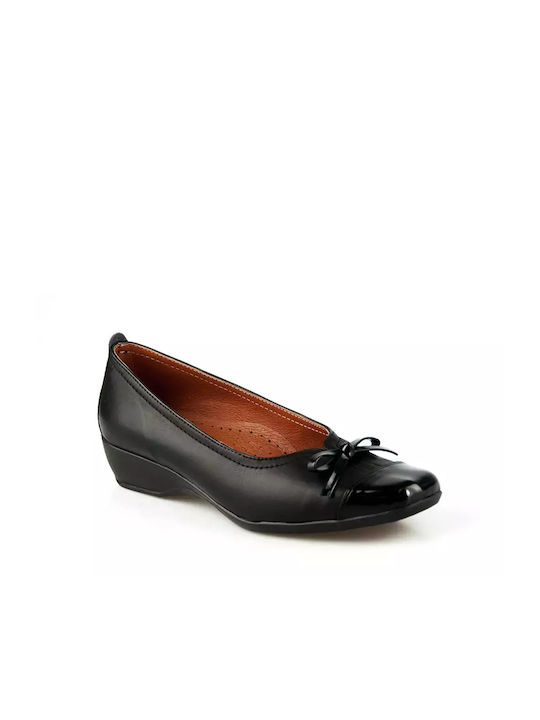 To Be Yourself Women's Loafers in Black Color