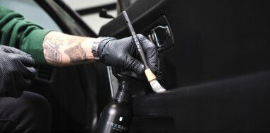 Fresso Reinigungsbürste für Kunststoffe im Innenbereich - Armaturenbrett des Autos