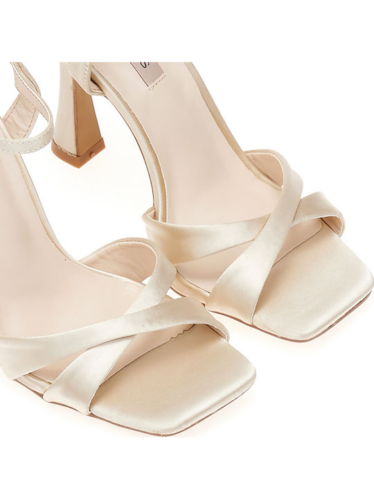 Beige Satin Kreuzriemen Sandalen Beige Satin Kreuzriemen Sandalen