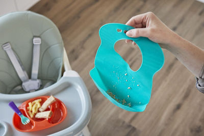 Tommee Tippee Roll 'n' Go Waterproof Bib Silicone with Pocket petrol for 6 m+