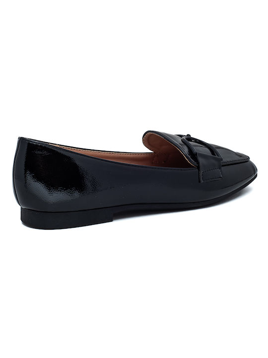 Mocasini Cassandra din piele lăcuită neagră 424-818-000