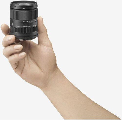 Sigma Crop Camera Lens 18-50mm F/2.8 DC DN Standard Zoom for Canon RF Mount Black
