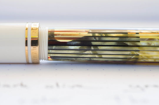 Pelikan Souveran M400 Tortoise Πένα Γραφής Extra Fine Λευκή με Μπλε Μελάνι