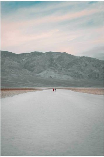 Πίνακας Couple Walking In Desert Landscape Ζευγάρι Περπατά Στο Έρημο Τοπίο 100x150