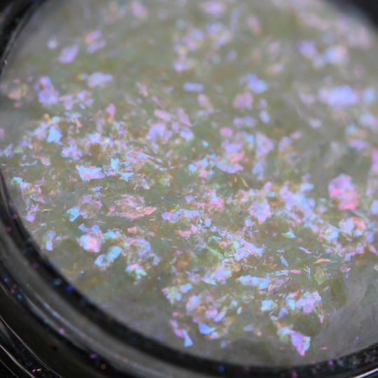 Kajol Beauty Fard de Pleoape Formă Solidă Translucent With Blue-purple Iridescence 1gr