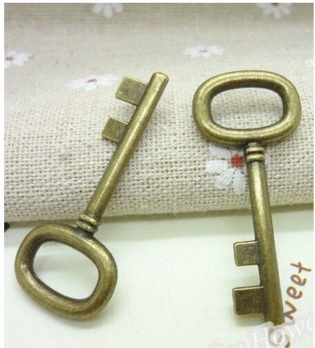 Metallisch Anhänger-Motiv für Schmuck in Form Schlüssel Dicke 42mm.