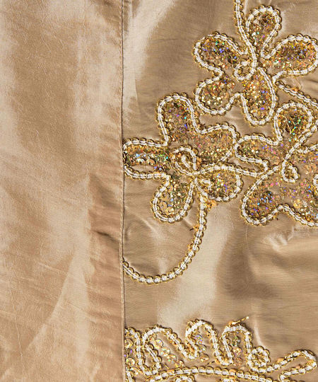 Silk Fashion Checkered 7710 Gold 135x135cm Tablecloth Silk Fashion Checkered 7710 Gold 135x135cm Tablecloth