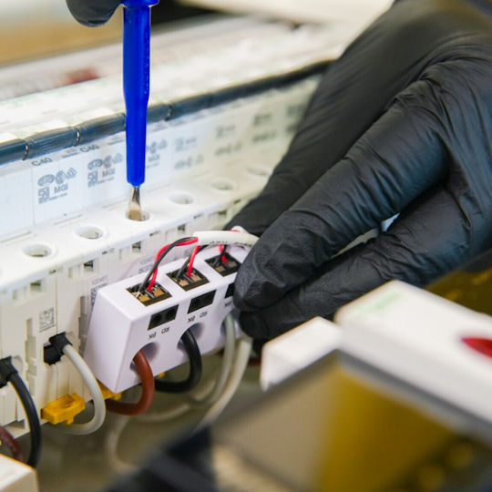Shelly Energie-Analysator Elektrischer Messgeräte Analoger Schiene Dreiphasig WLAN Bluetooth KNX Modbus LAN