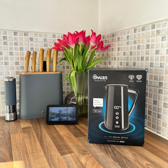 Swan Ретро Електрическа Кана 1.5л 1800W Черна