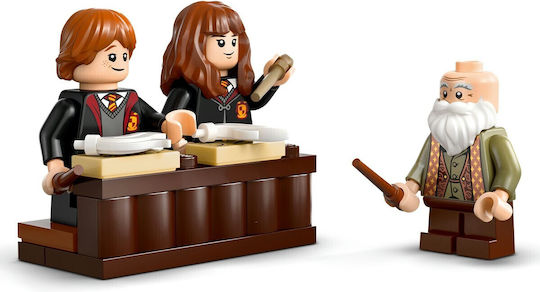 LEGO Castle Harry Potter TM - Hogwarts Castle: Charms Class για 8+ Ετών 204τμχ