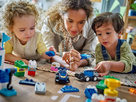 LEGO Duplo Town F1 Team Mașini de Curse și Piloți pentru 2+ Ani 70 Bucăți