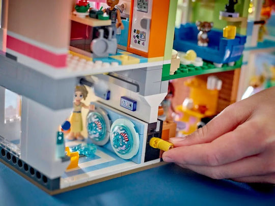 LEGO Friends Apartamente și Magazine Heartlake City pentru 12+ Ani 2040 Bucăți