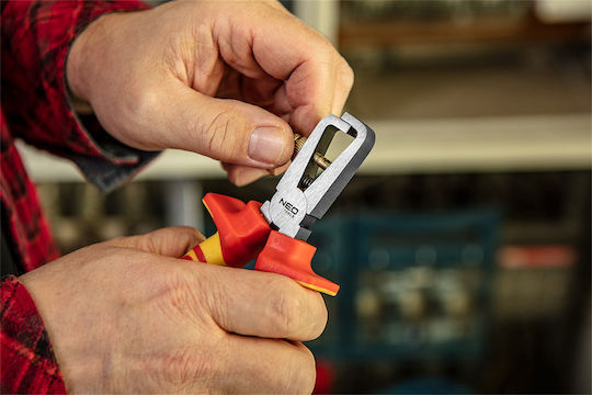 Neo Tools Werkzeugkoffer mit 13 Werkzeugsatz für Elektriker