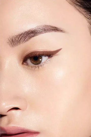 Shiseido Kajal Inkartist Eye Shadow Stick with Blue Color