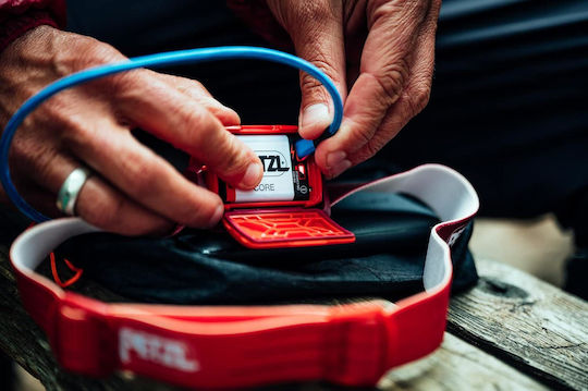 Petzl Επαναφορτιζόμενος Φακός Κεφαλής LED IPX4 με Μέγιστη Φωτεινότητα 450lm Tikka
