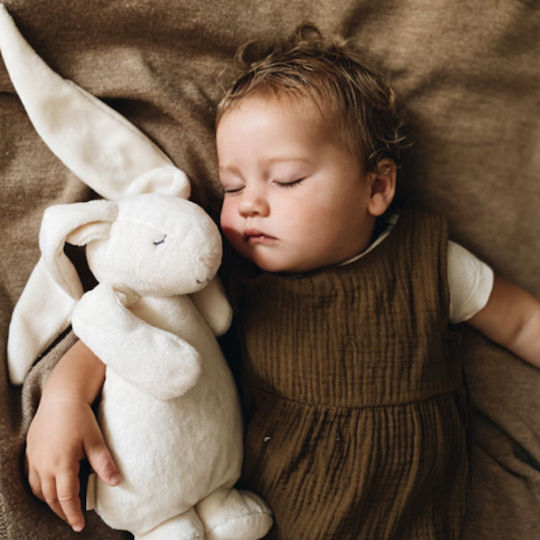 Moonie Animăluț The Humming Bunny din Țesătură Cu senzor de plâns