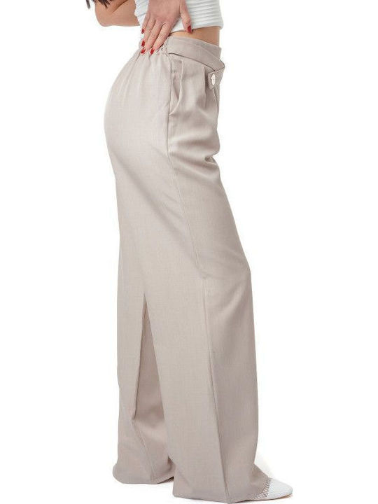 Beige Hose mit goldenen Verzierungen