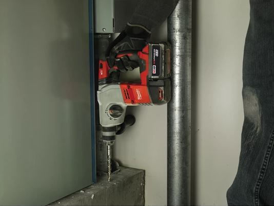 Milwaukee HD18 HX-402C Impact Demolition Hammer Battery 18V 2x4Ah with Chuck SDS Plus 4933441280