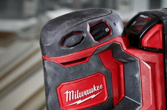 Milwaukee M18 BOS125-502B Excentric Triveio 125mm Baterie 18V Solo cu control de viteză și cu sistem de aspirare