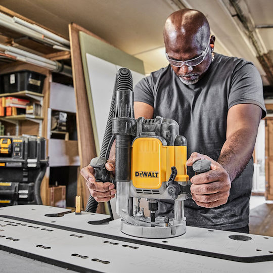 Dewalt DW622KT-QS Κάθετη Φρέζα 1400W με Ρύθμιση Ταχύτητας και με Σύστημα Αναρρόφησης