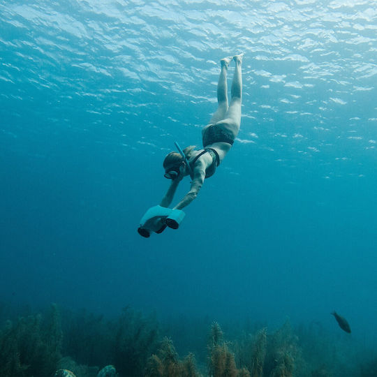 Jobe Infinity Underwater Seascooter with Maximum Speed 5km/h Battery Autonomy 75min and Weight 3.5kg