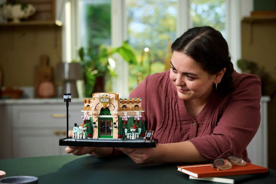 LEGO Creator French Café for Ages 18+ 1101 Pieces