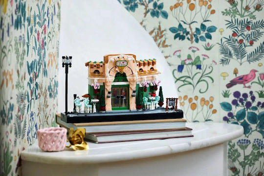 LEGO Creator French Café for Ages 18+ 1101 Pieces