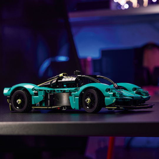 LEGO Technic Aston Martin Valkyrie Pentru 9+ Ani 707 Bucăți