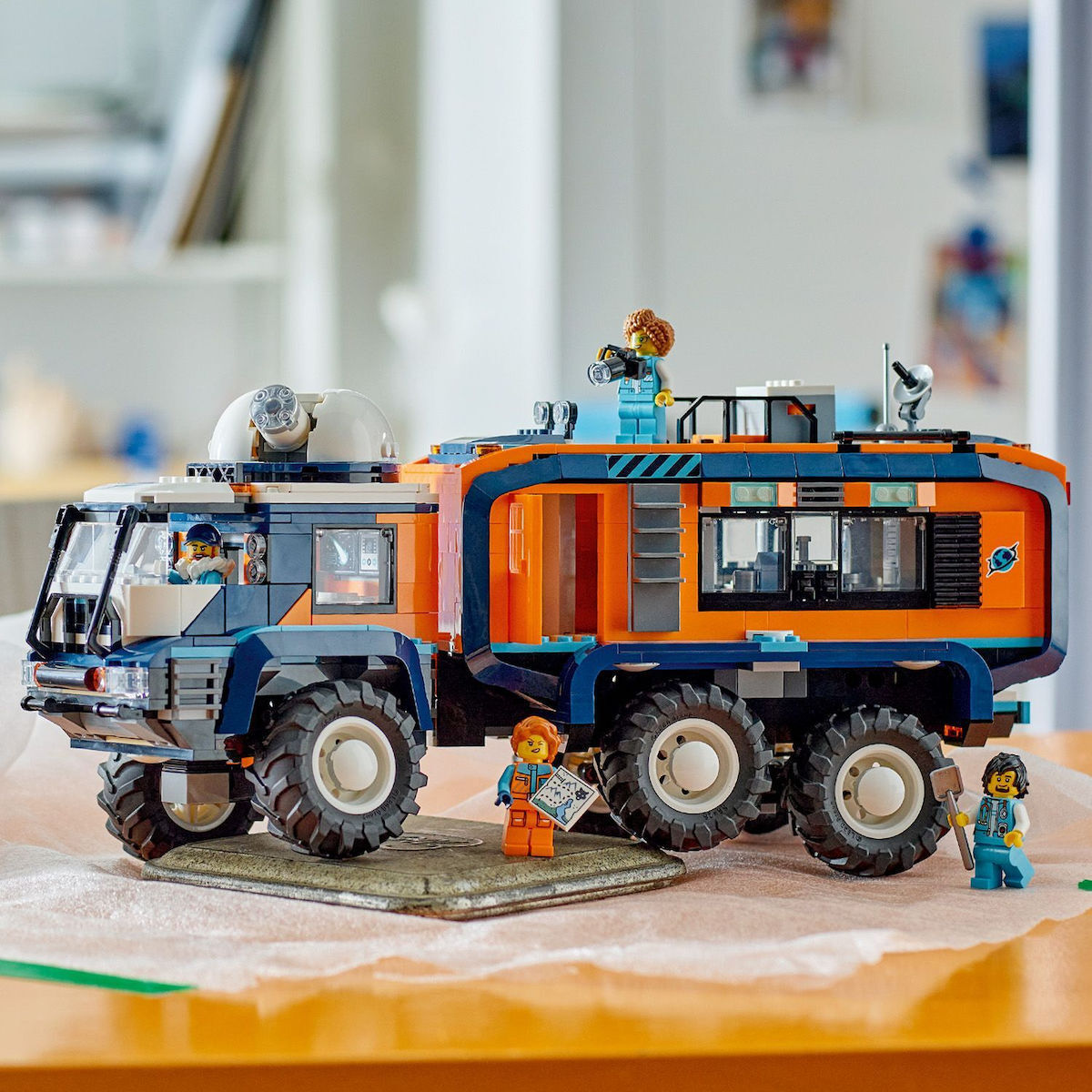 LEGO City Arctic Explorer Science Lab Truck pentru 8+ ani Ani