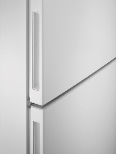 AEG Kühl-Gefrierkombination 331Es NoFrost H186xB59.5xT65cm. Weiß RCB632E6MW
