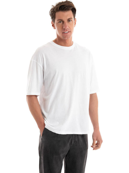 T-shirt White