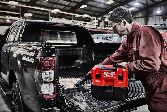 Milwaukee M12 Fuel FVCL-0 Rechargeable Handheld Vacuum 18V without Battery and Charger Red