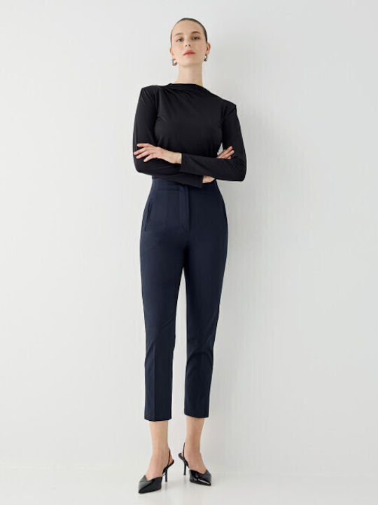 Damen High Rise Stoff Capri Hose in Regulärer Passform Blau