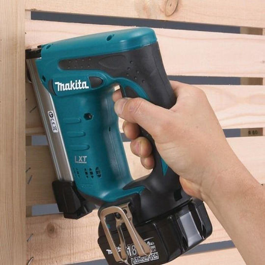 Makita Καρφωτικό Μπαταρίας DST221Z 18V Solo για Συνδετήρες