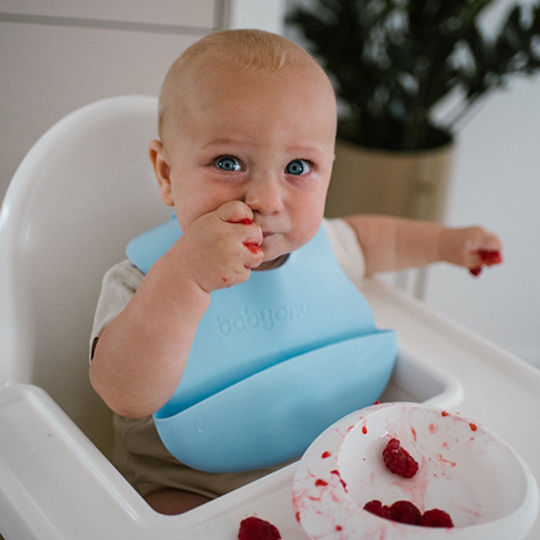 Babyono Αδιάβροχη Σαλιάρα Σιλικόνης με Κουμπί & Τσέπη Μπλε για 6 m+