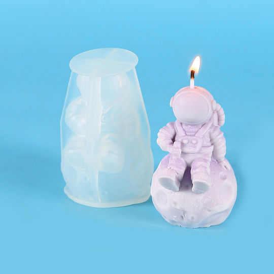 Silicone Mold Astronaut on the Moon 8x5cm