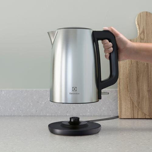 Electrolux Βραστήρας 1.7lt 2200W Ασημί