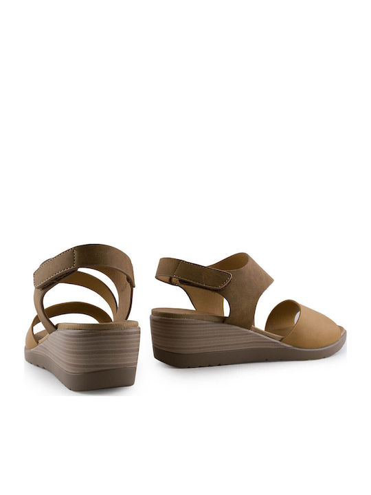 1940-909 La Coquette Women's Platforms Camel