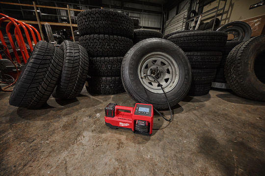 Milwaukee Tire Pumpe M18 Bi-0 150PSI mit Kabel 12V (Ohne Batterie)