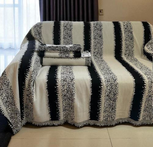 Linea Home Bengal Dreisitzer-Sofa Wurf Chenille 180x300cm Schwarz