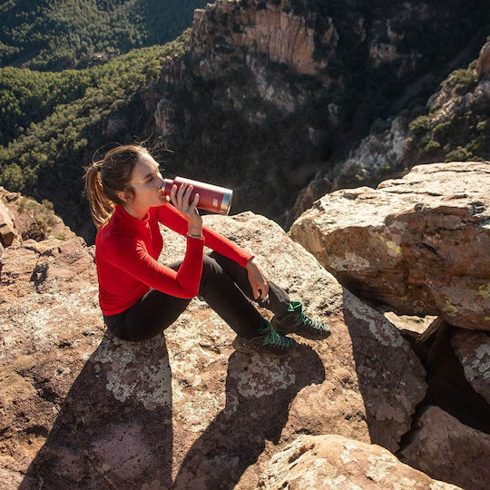 Esbit Bottle Thermos Stainless Steel 750ml is the perfect companion for any outdoor adventure Made from durable stainless steel it provides reliable thermal insulation keeping your drink at the desired temperature for a long time With a capacity of